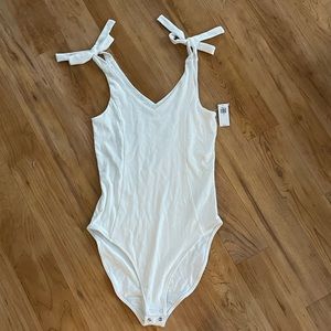 Old Navy Tie shoulder v neck body suit rib knit size M